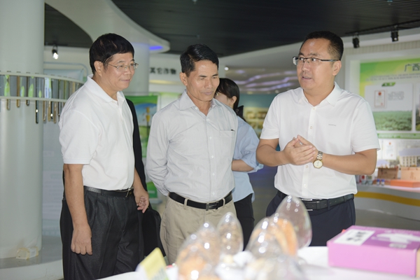 缅甸农业、畜牧和灌溉部部长Min Naung一行到开元gaming访问交流